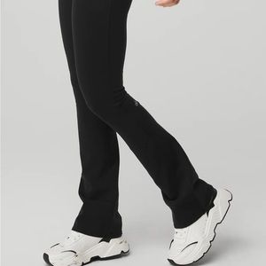 Alo Yoga Airbrush High-Waist Bootcut Legging in black